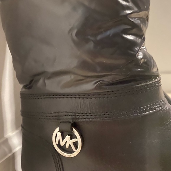 MK black fur winter boots - Picture 6 of 7